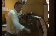 Carmelo Ayllón restaura un órgano de feria del siglo XIX