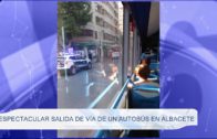 Espectacular salida de vía de un autobús en Albacete