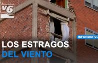 El fuerte viento hace caer parte de la fachada de un edificio